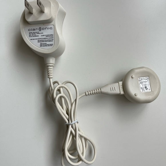 Clarisonic Mia 2 Sonic Skin Cleansing System With pLink Charging Adapter -White. - Picture 6 of 13